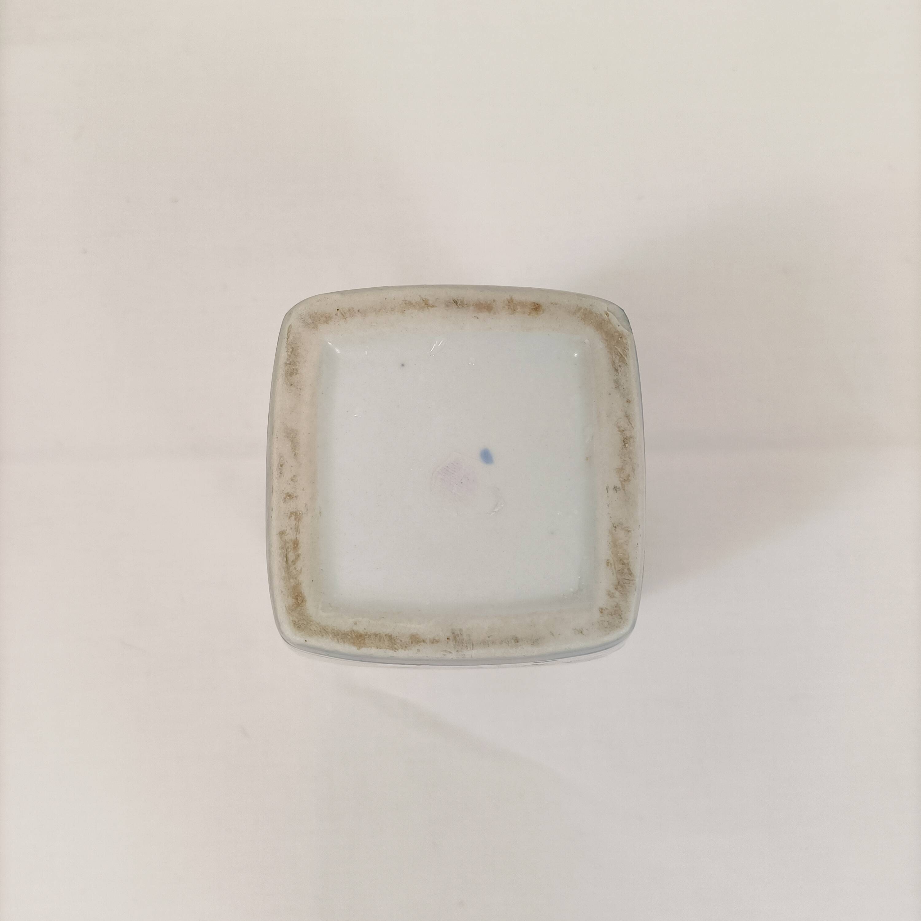 Blue and white square porcelain vase – Asian style / Delft blue