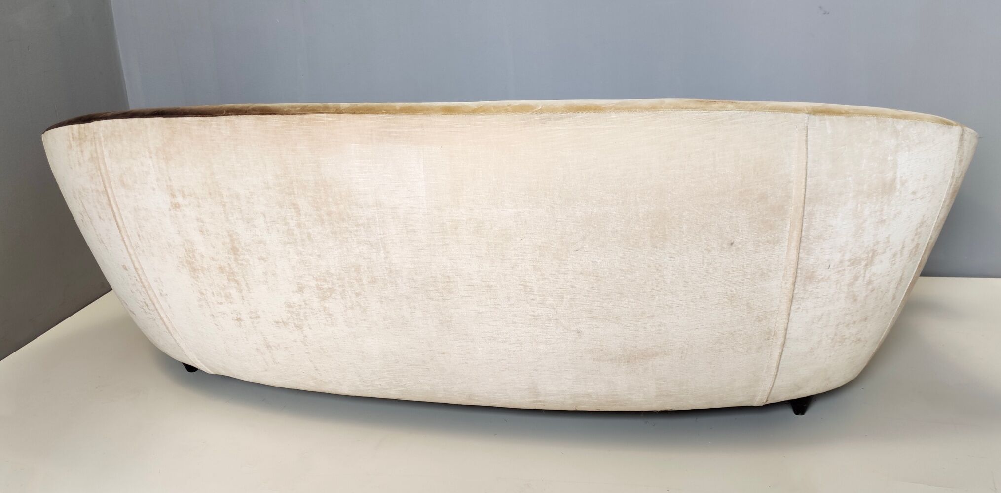 Fairy-tale kidney bean beige velvet sofa, italy