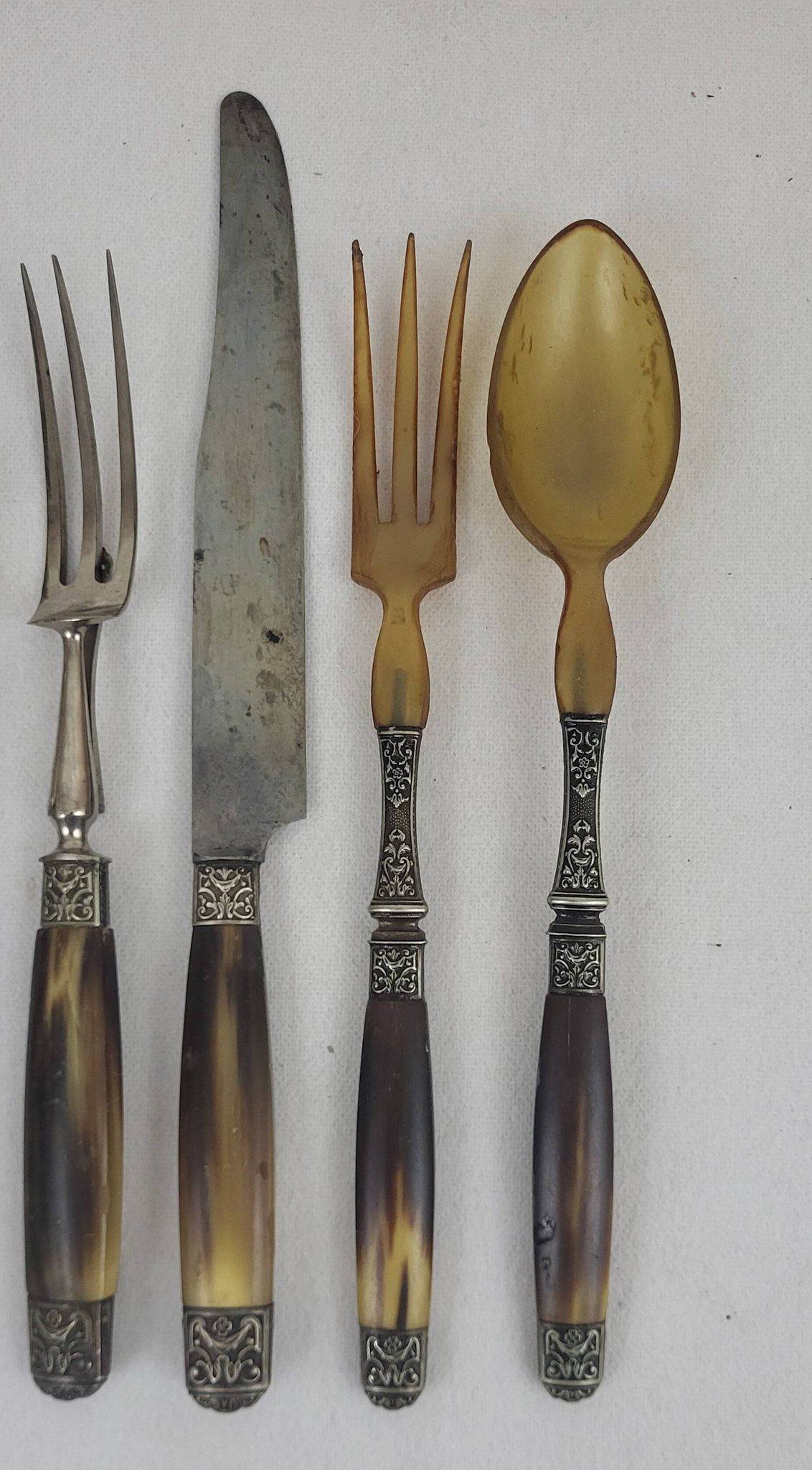 Art Deco serving cutlery with horn handle
