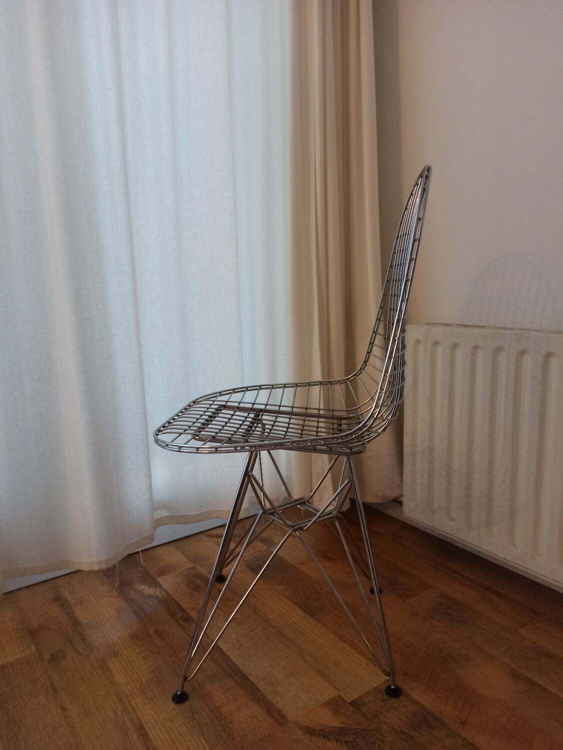 1 vintage wire chair