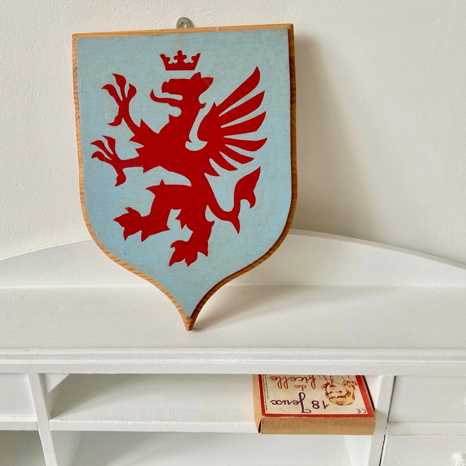 Blason écusson en bois décoration murale enfant