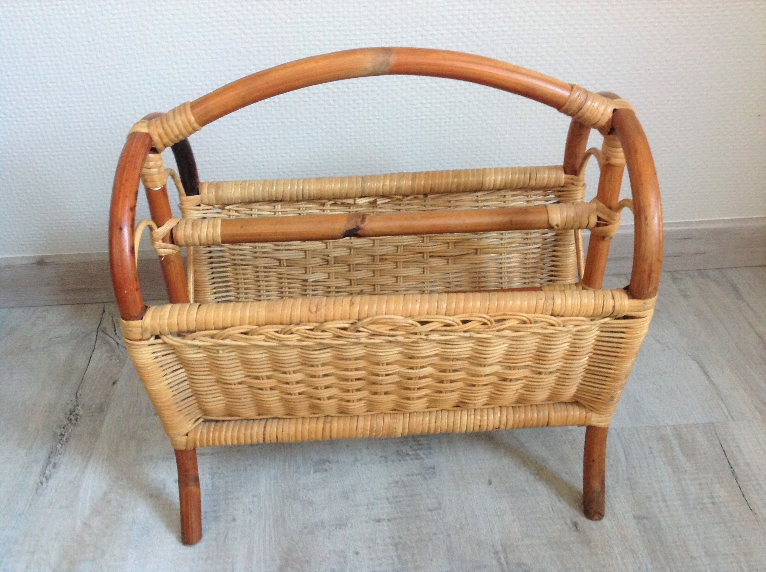 Magazine holder in rattan and braided wicker / vintage 60s-70s
