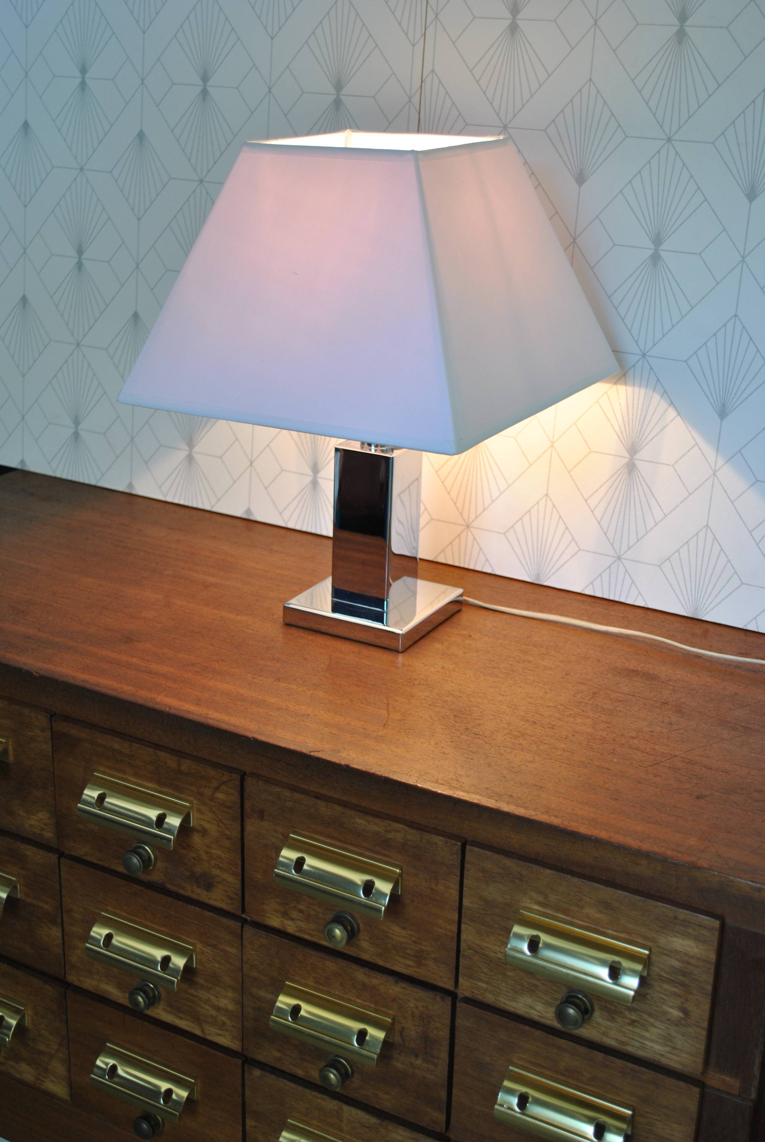 70-year-round chrome lamp