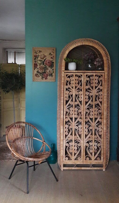 Shelf rattan peacock