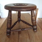 Tabouret tripode en bois tourné
