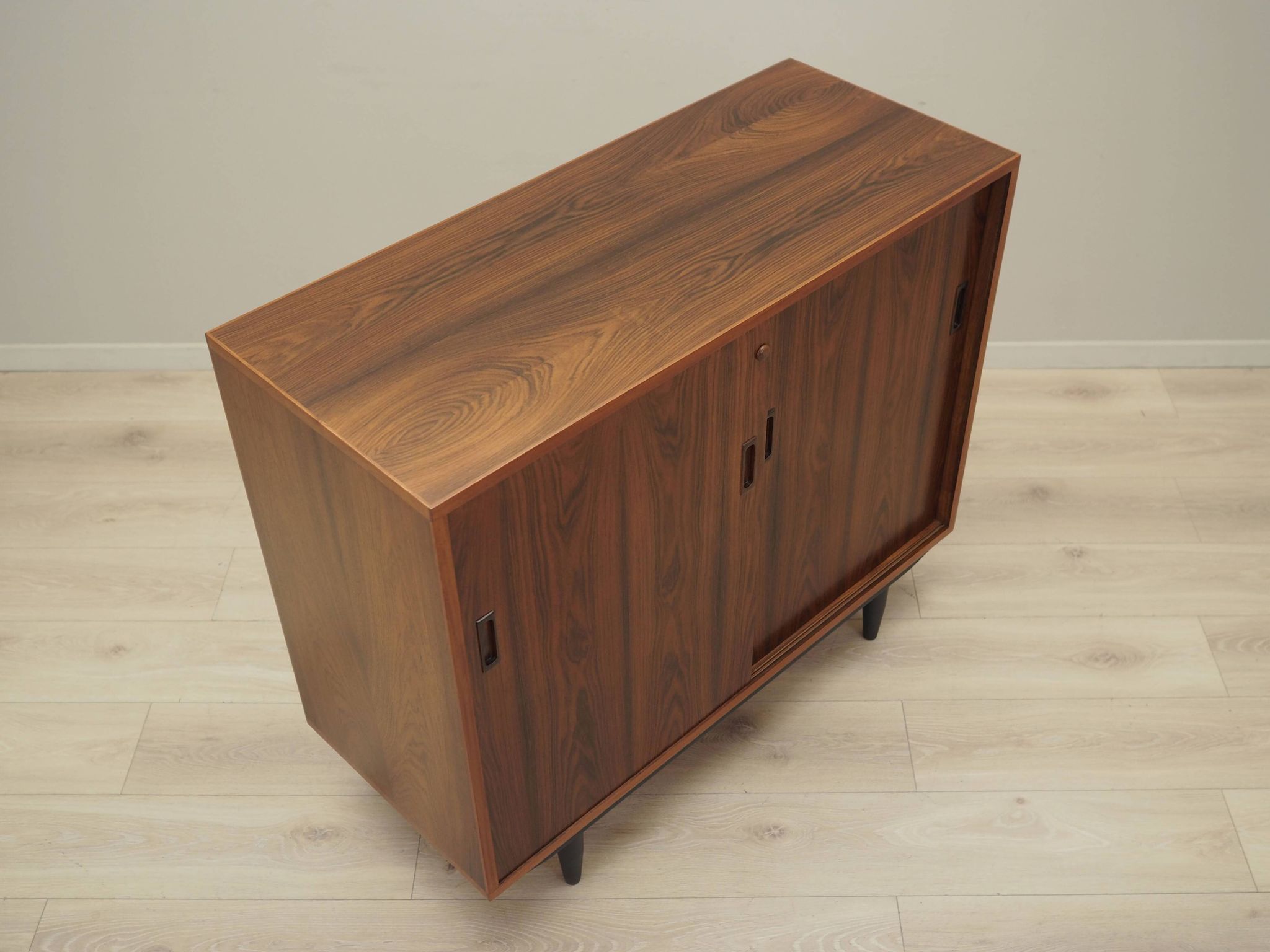 Armoire en palissandre, design danois, années 1970, production : Danemark