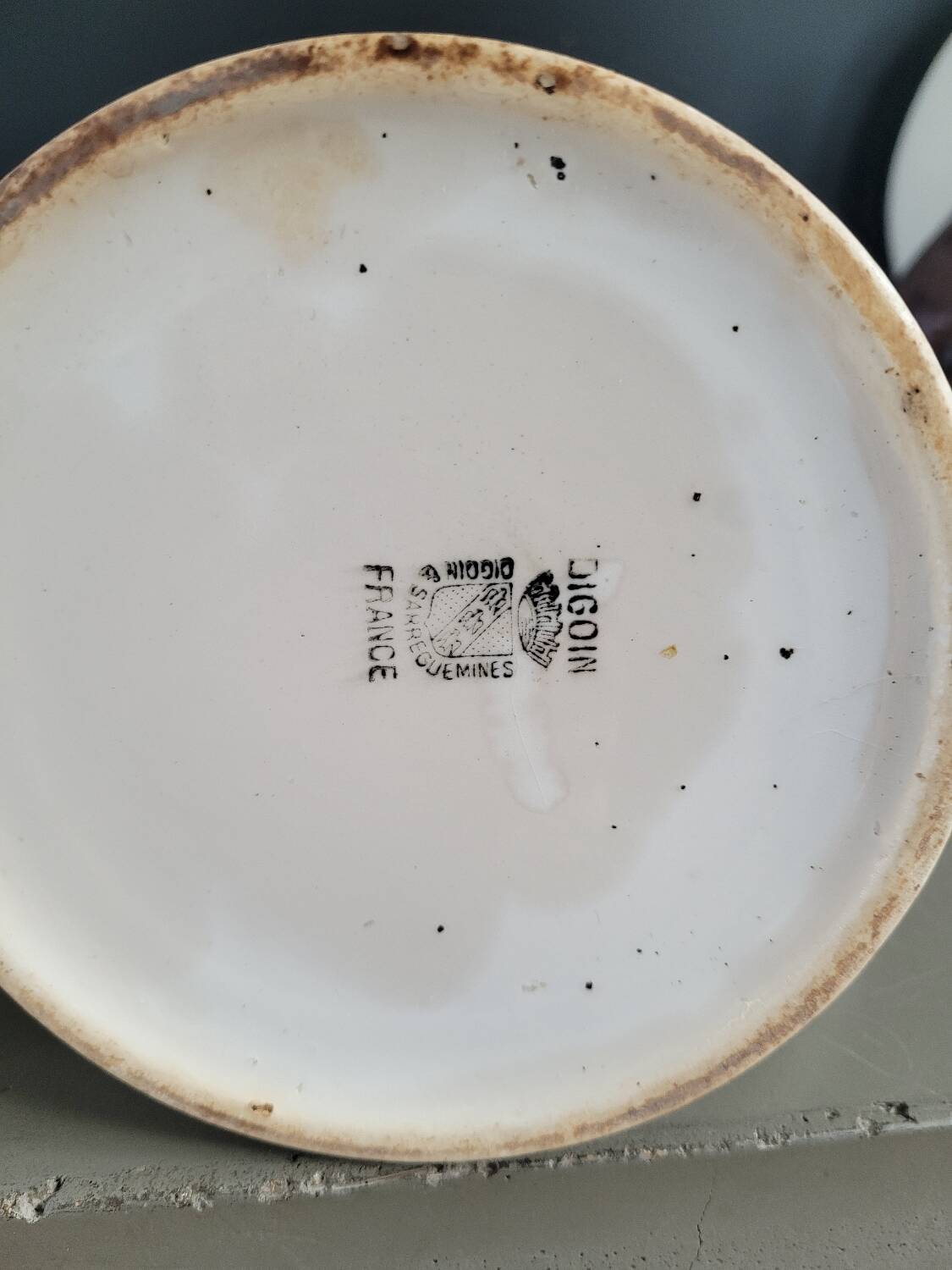 Paire de pichets en porcelaine de Digoin