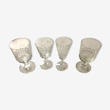 Lot de 4 verres à pied depareillés