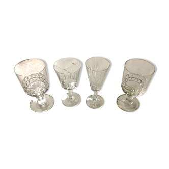 Lot de 4 verres à pied depareillés