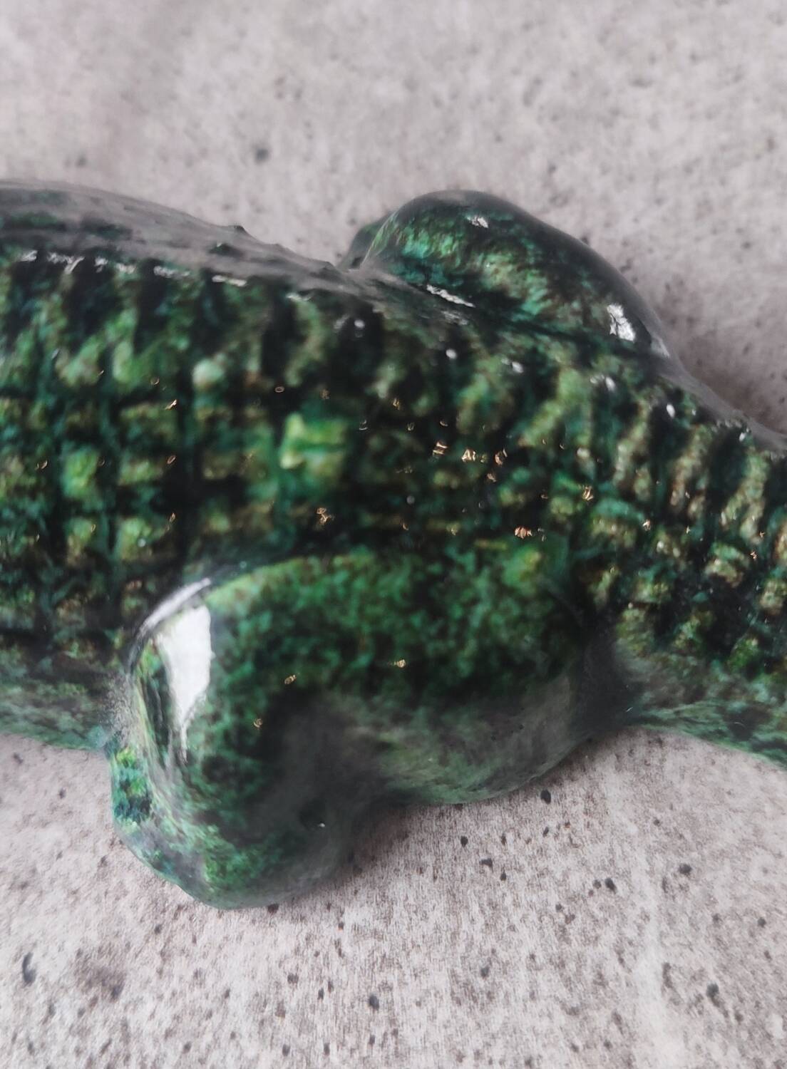 Accolay crocodile in glazed ceramic