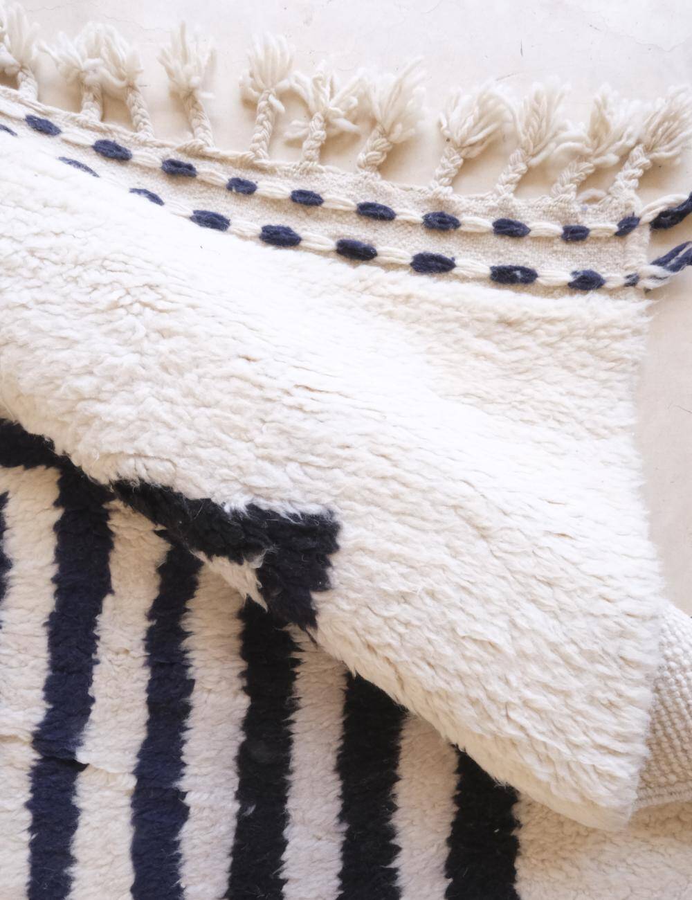 Black and White Rug from Morocco - 268 x 175 cm