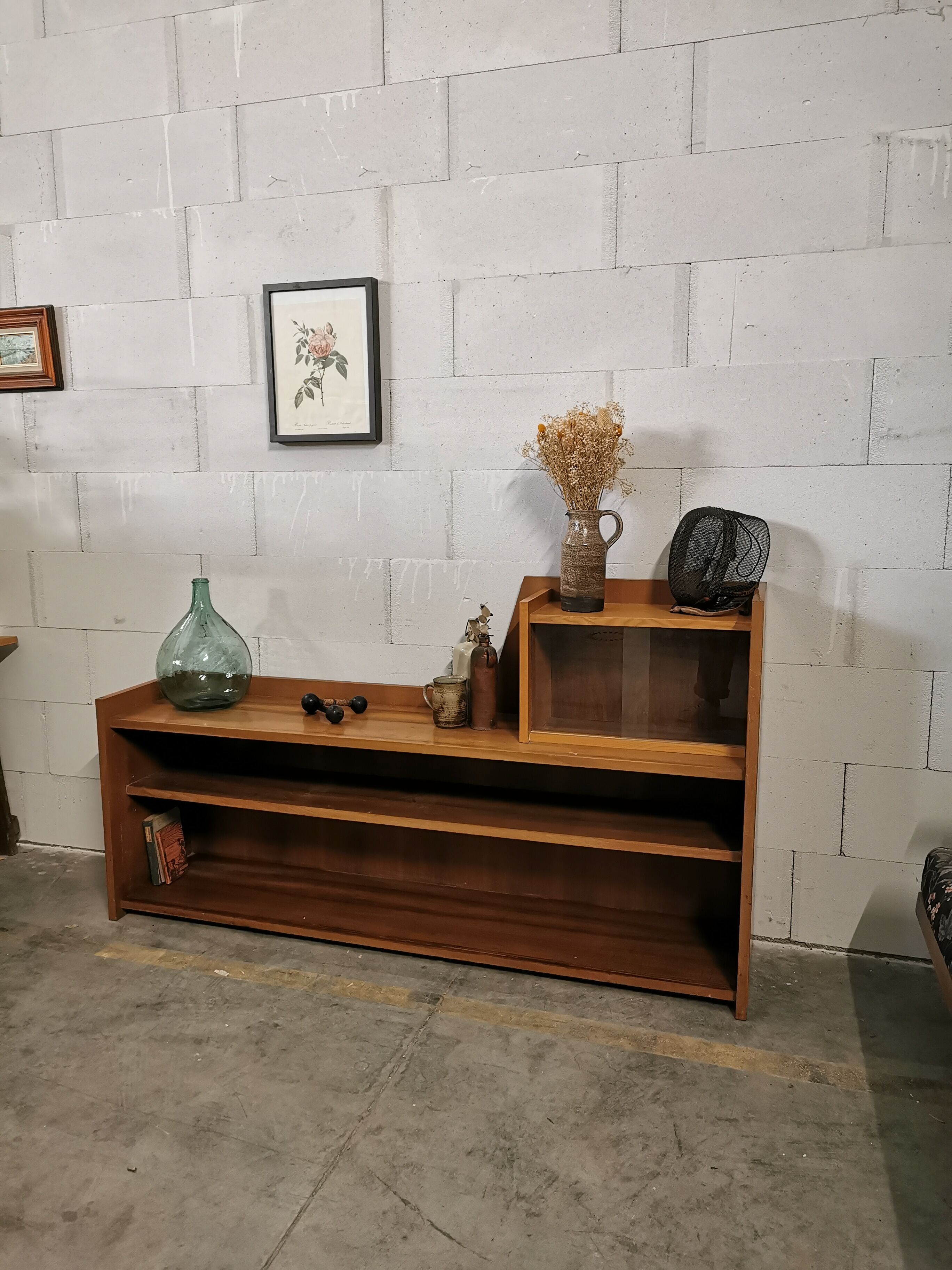 Low shelf/bookcase