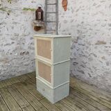 Armoire en bois patiné