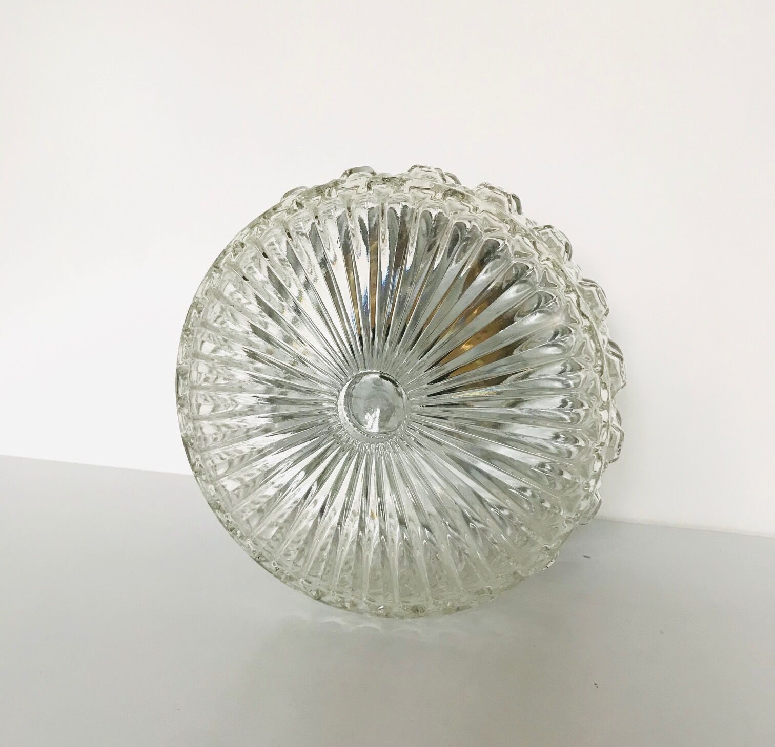 Round chiselled glass ceiling