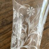 Champagne flutes with engraved flower decoration