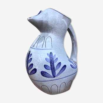 Anthropomorphic pitcher