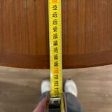 Round dining table