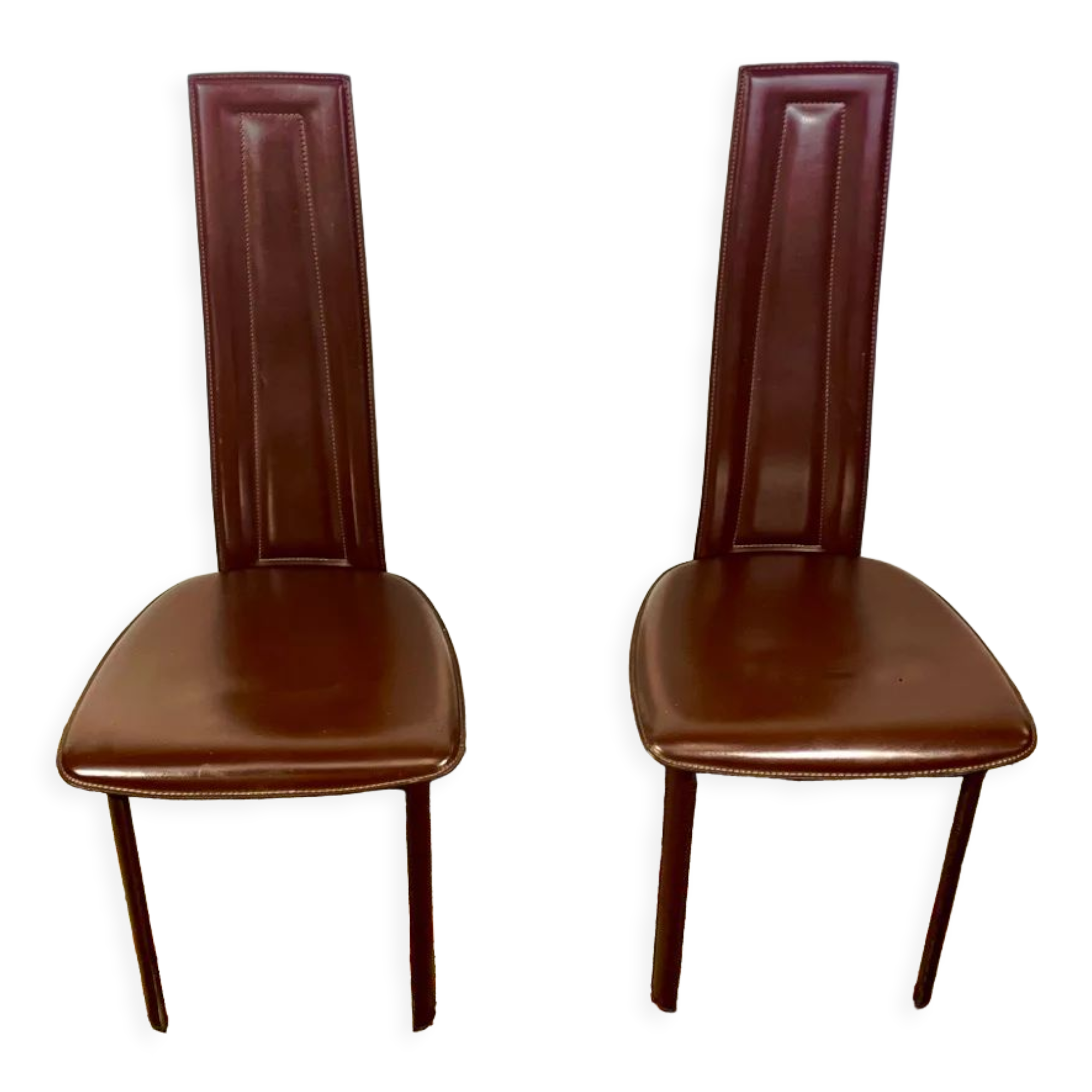 2 chaises total cuir estampillées dad