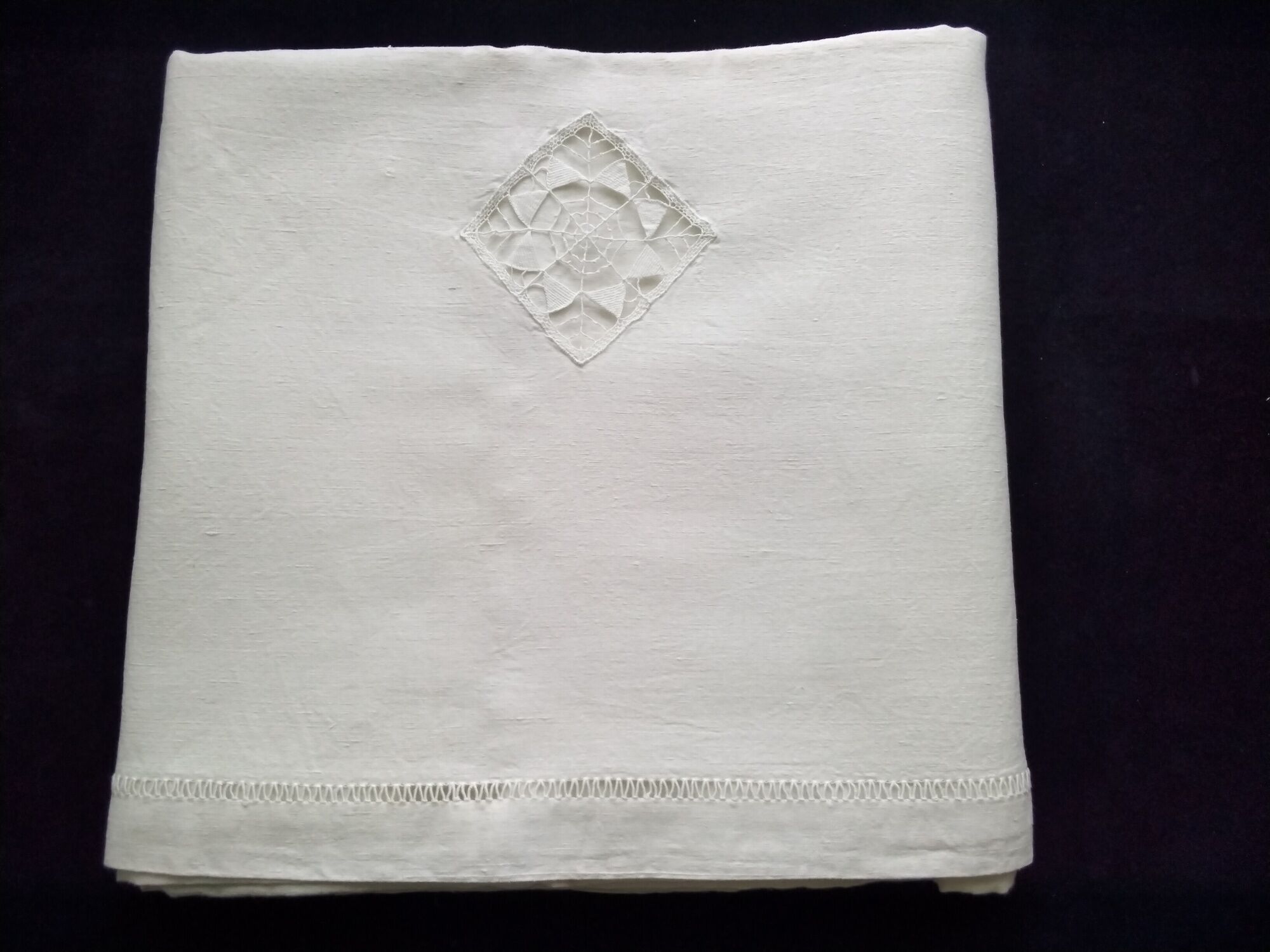 Antique sheet in mestizo with days and embroidery 1.85 x 3.10 m