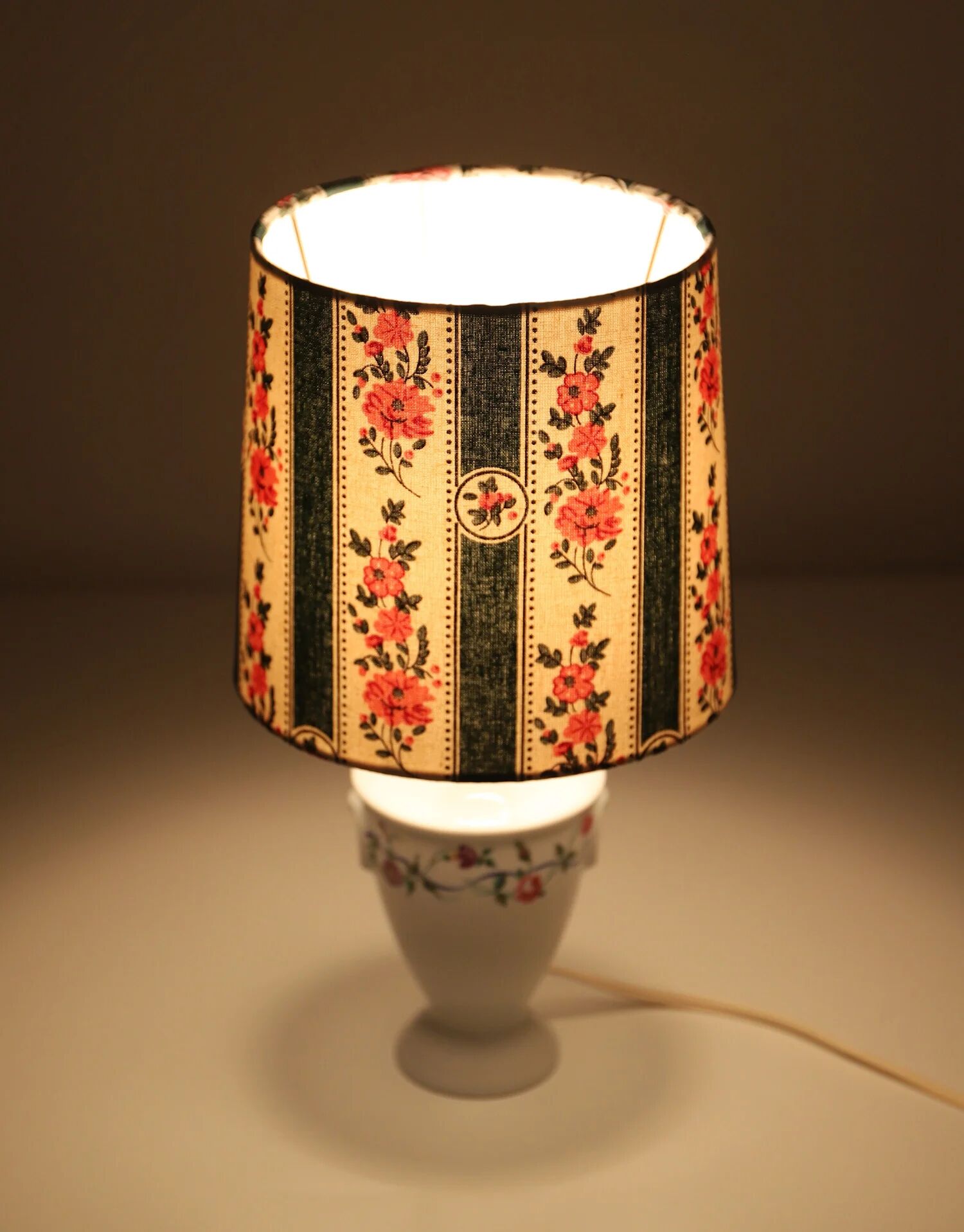 Small recycled vintage lamp — porcelain base, floral shade