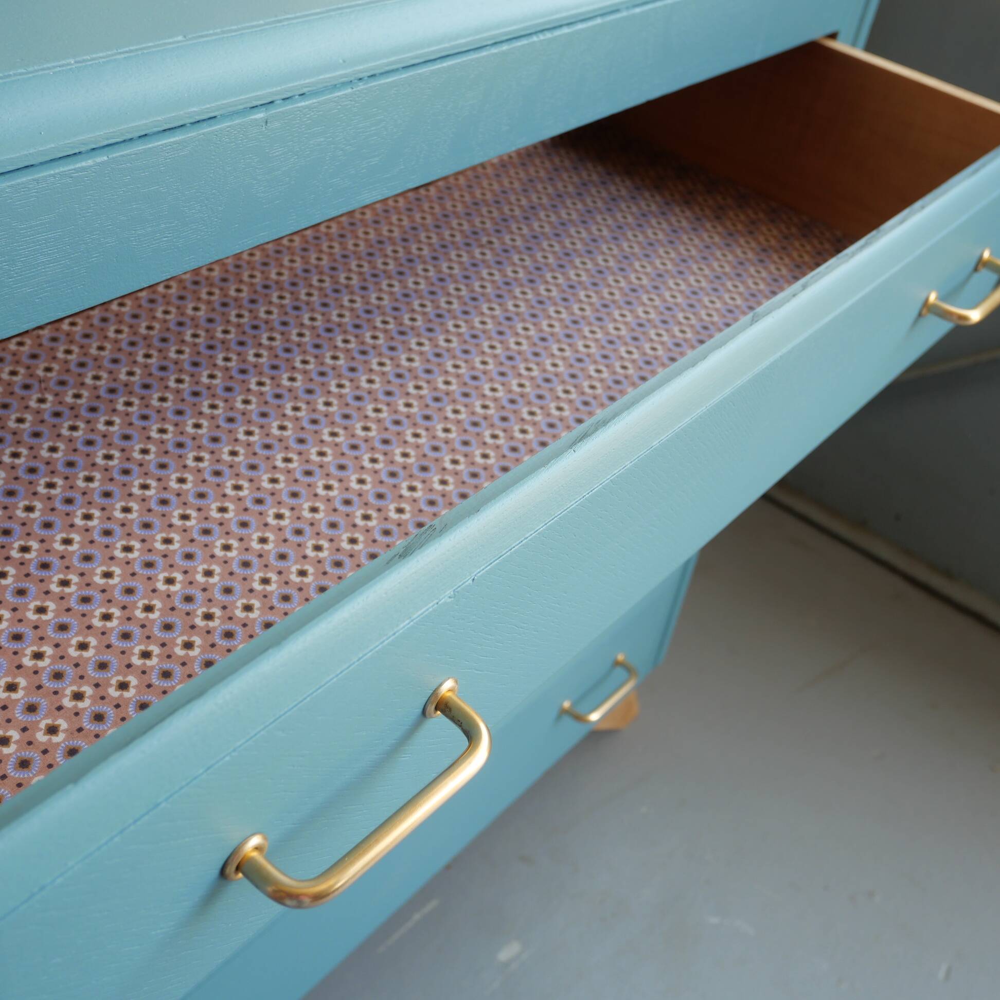 Vintage chest of drawers