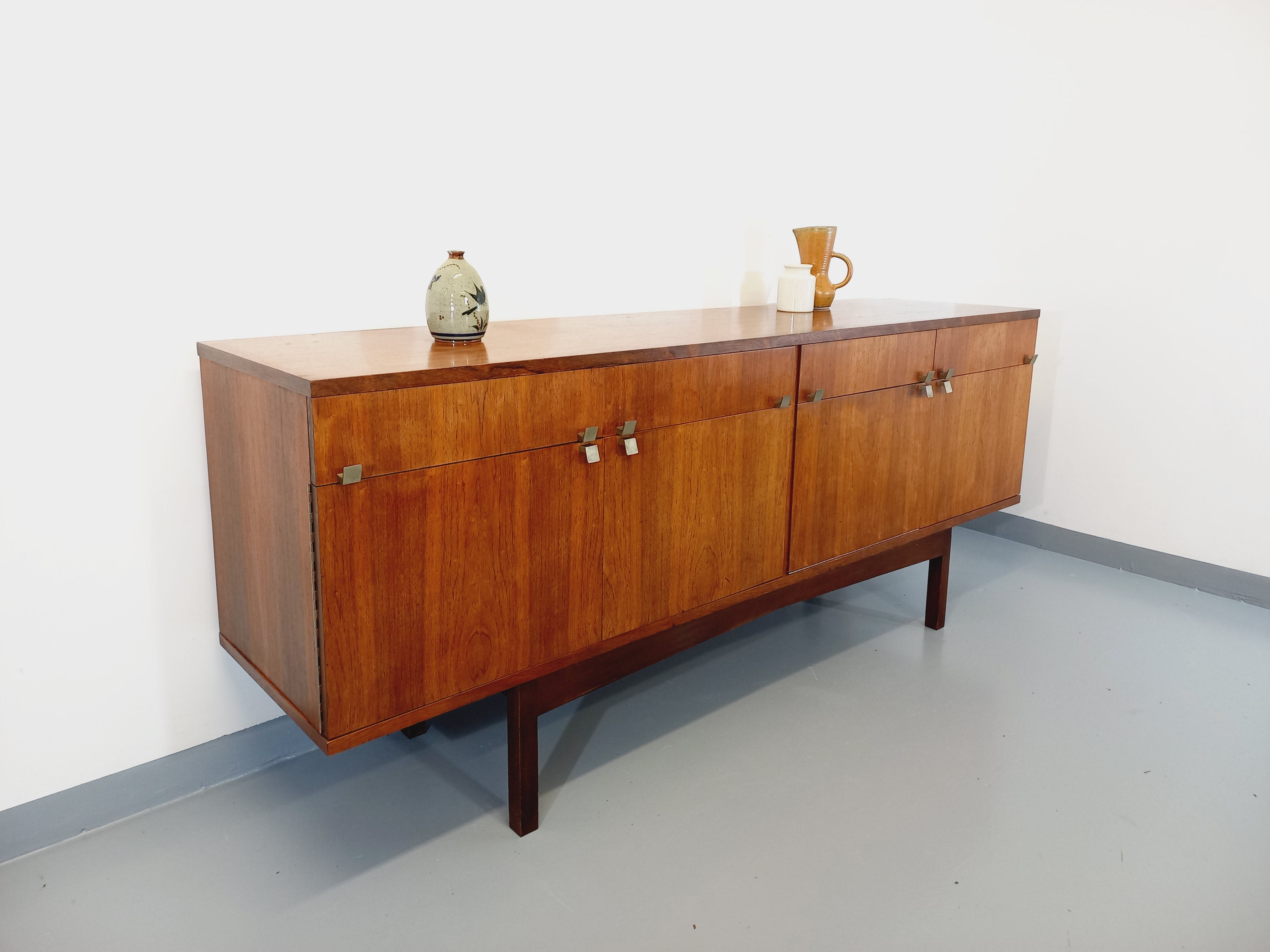 Vintage Scandinavian style row in rosewood and brass from the 60s