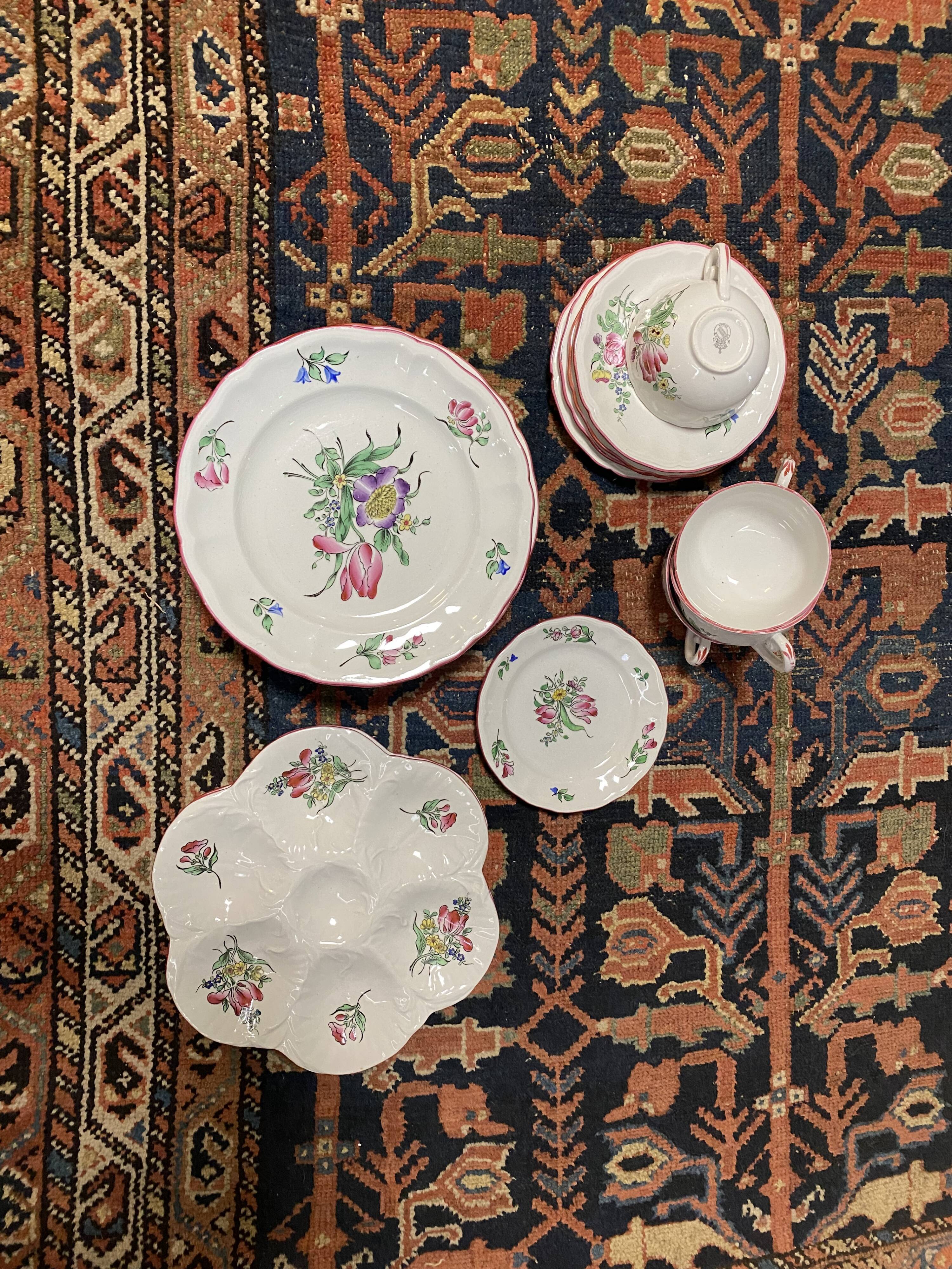 Service en faïence Lunéville motif floral