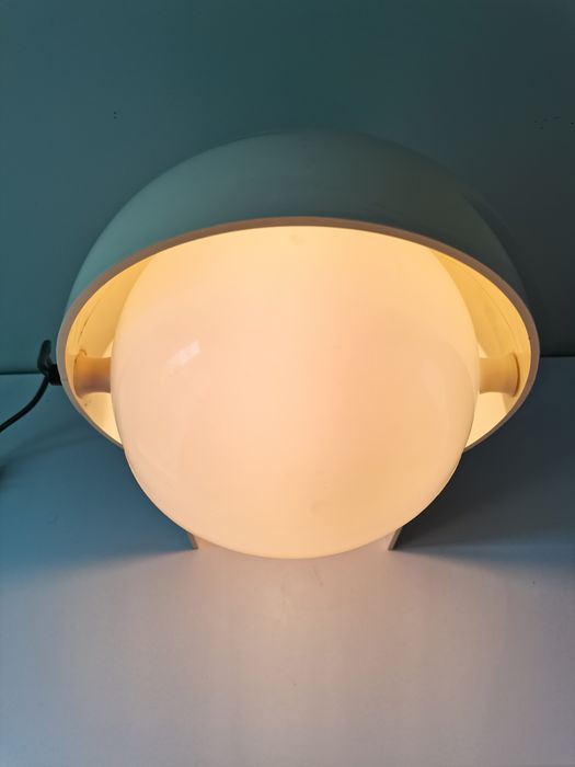 Italian table lamp "Telegono" by Vico Magistretti for Artemide