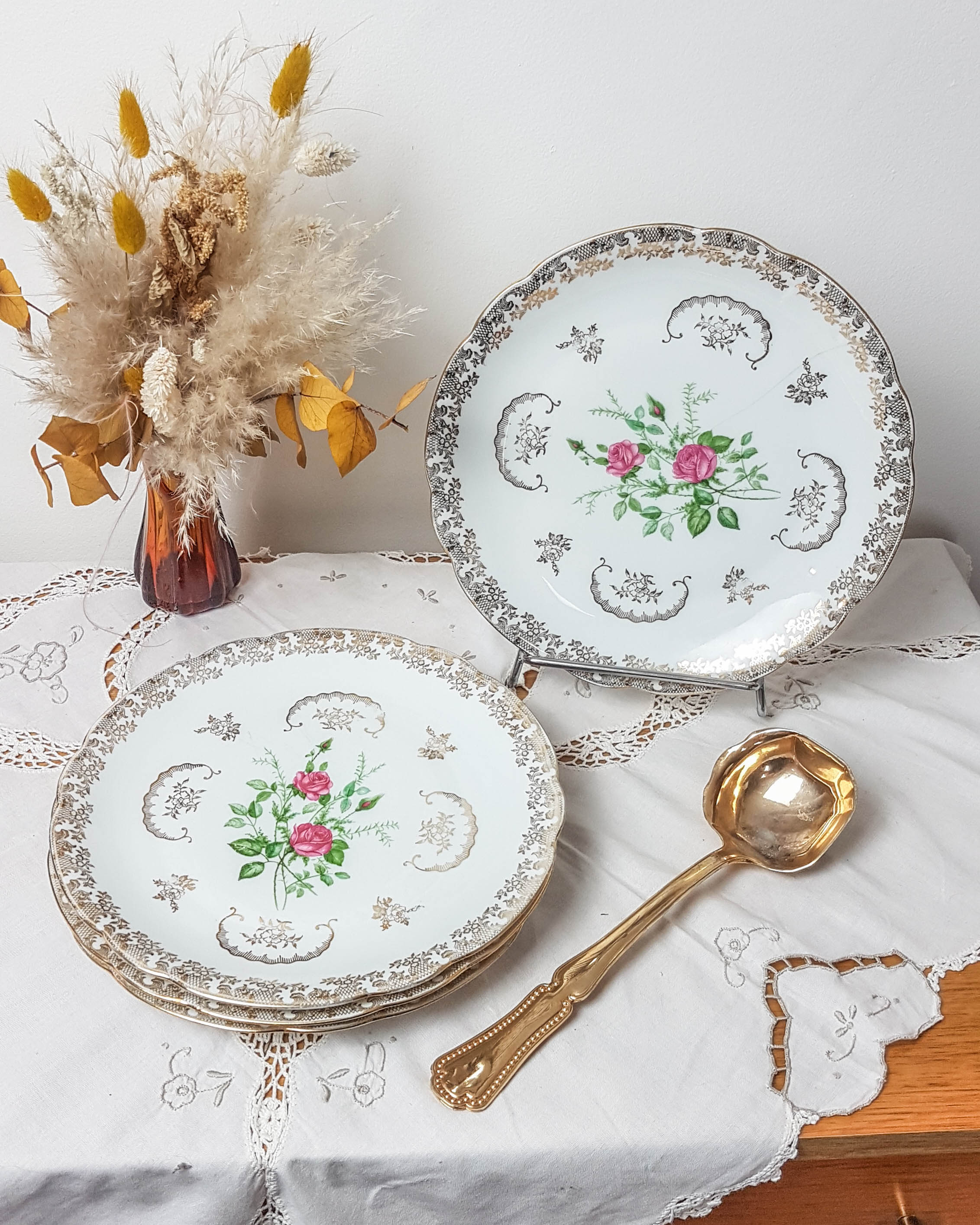 Lot of 4 flat plates Limoges FD Chauvigny golden white rose pattern
