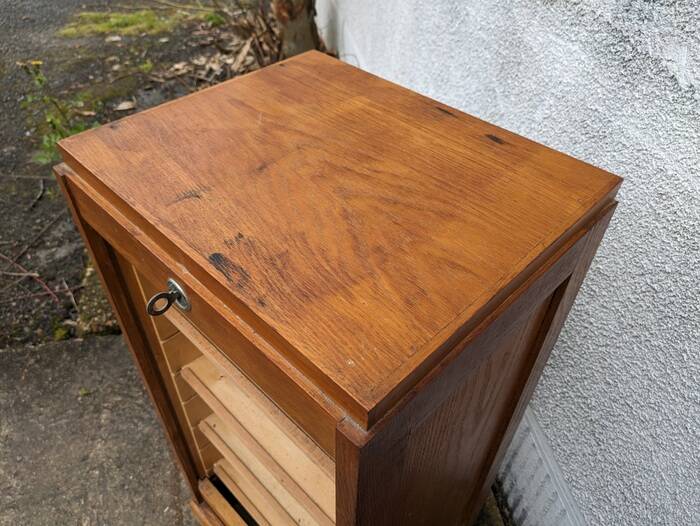 Curtain cabinet, filing cabinet