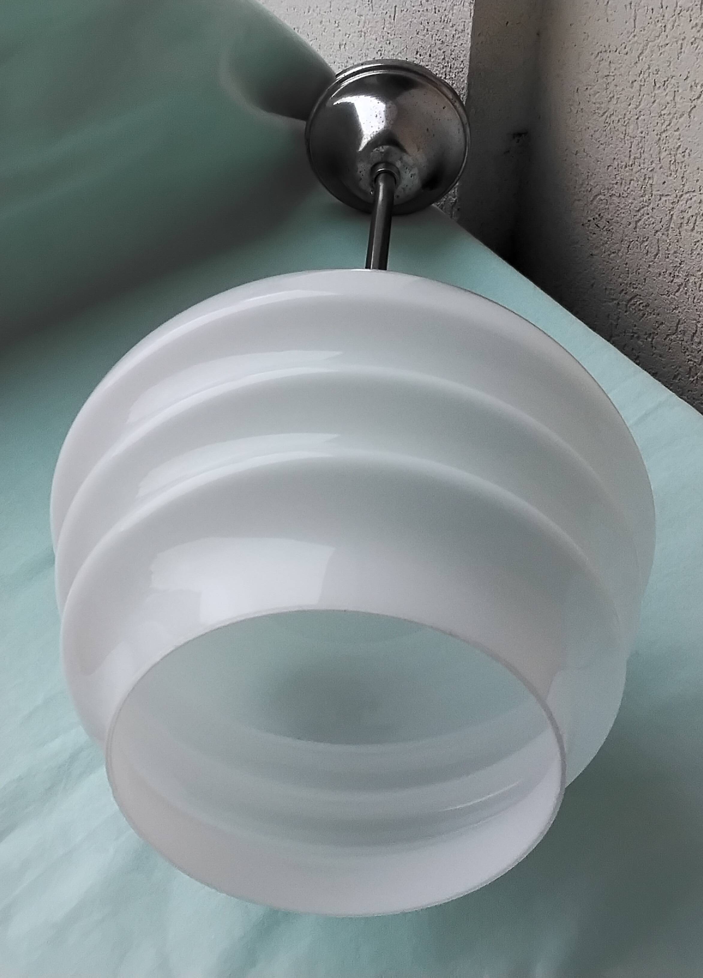 Suspension in opaline