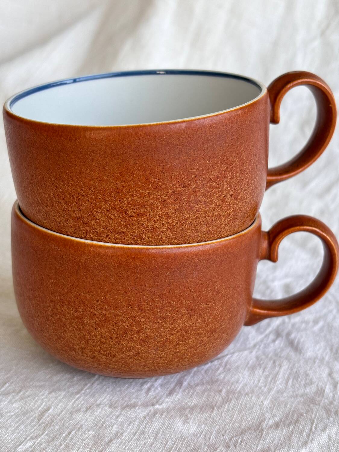 2 very and earthenware coffee cups