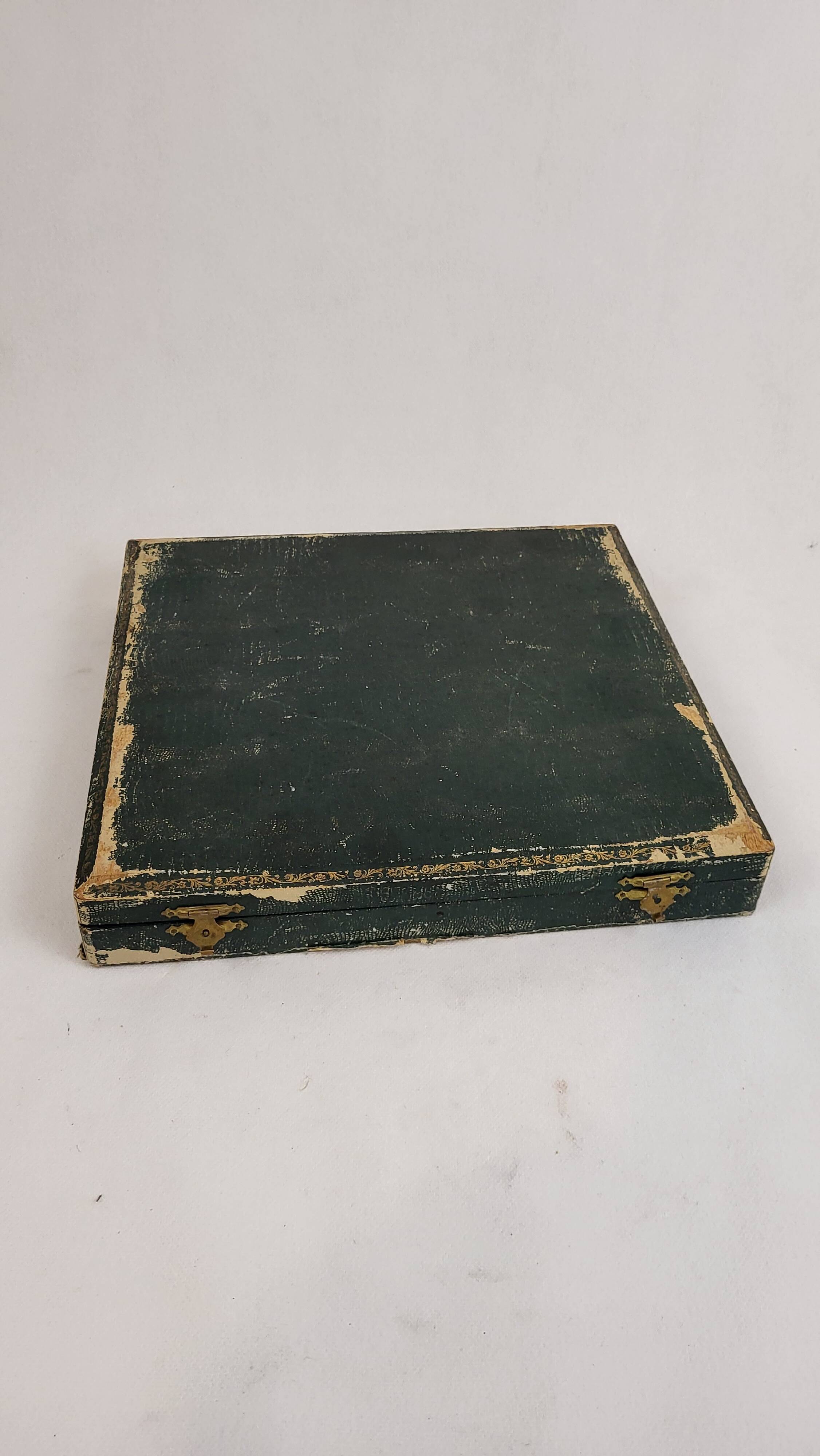 Service 20 couteaux de table lame acier manche corne