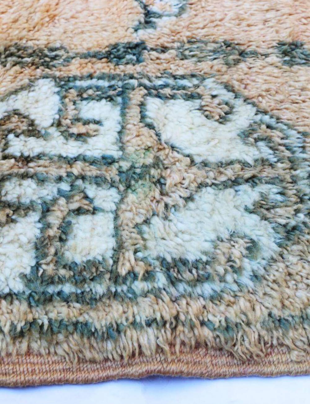 Vintage Berber Rug - 276 x 186 cm