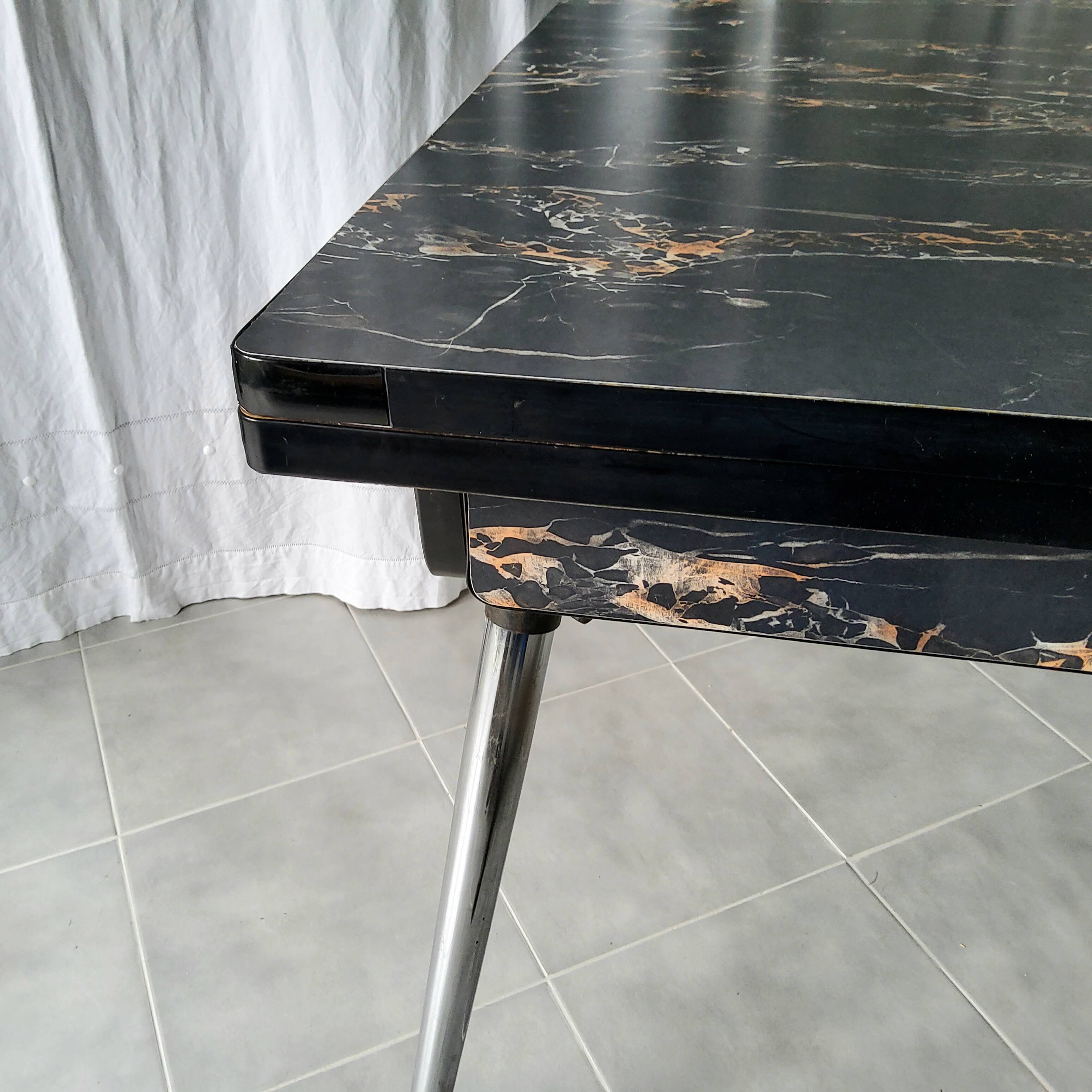 Ensemble en formica marbré