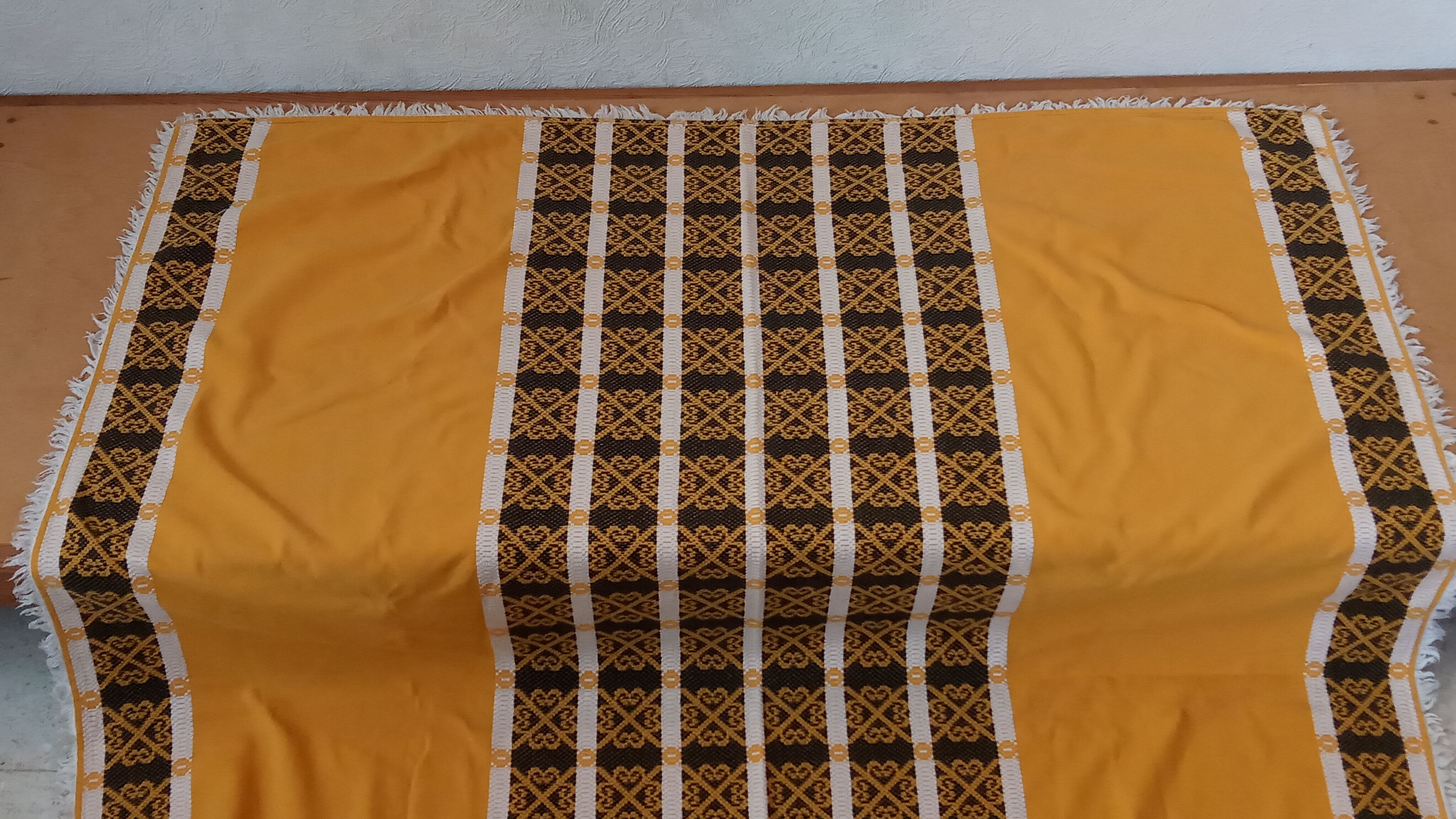 Nappe vintage jaune et noir 140×180cm