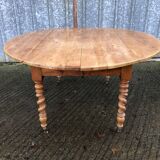 Round table in solid cherry wood, extendable with twisted legs, Louis Philippe style.