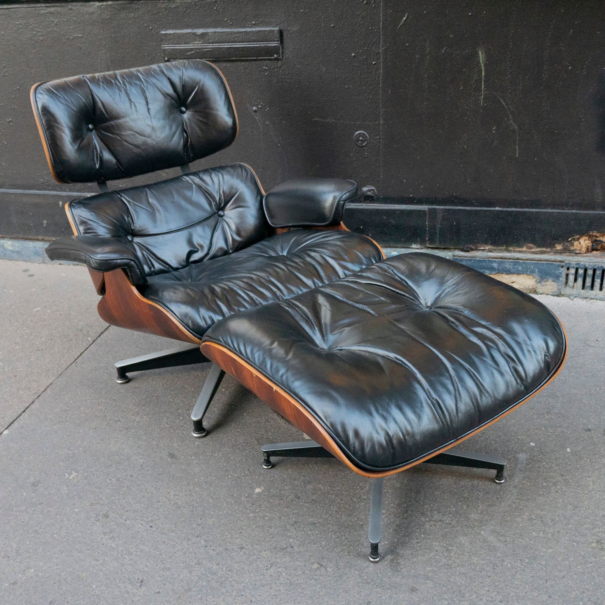 Lounge Chair and ottoman armchair by Charles & Ray Eames - Herman Miller 1976