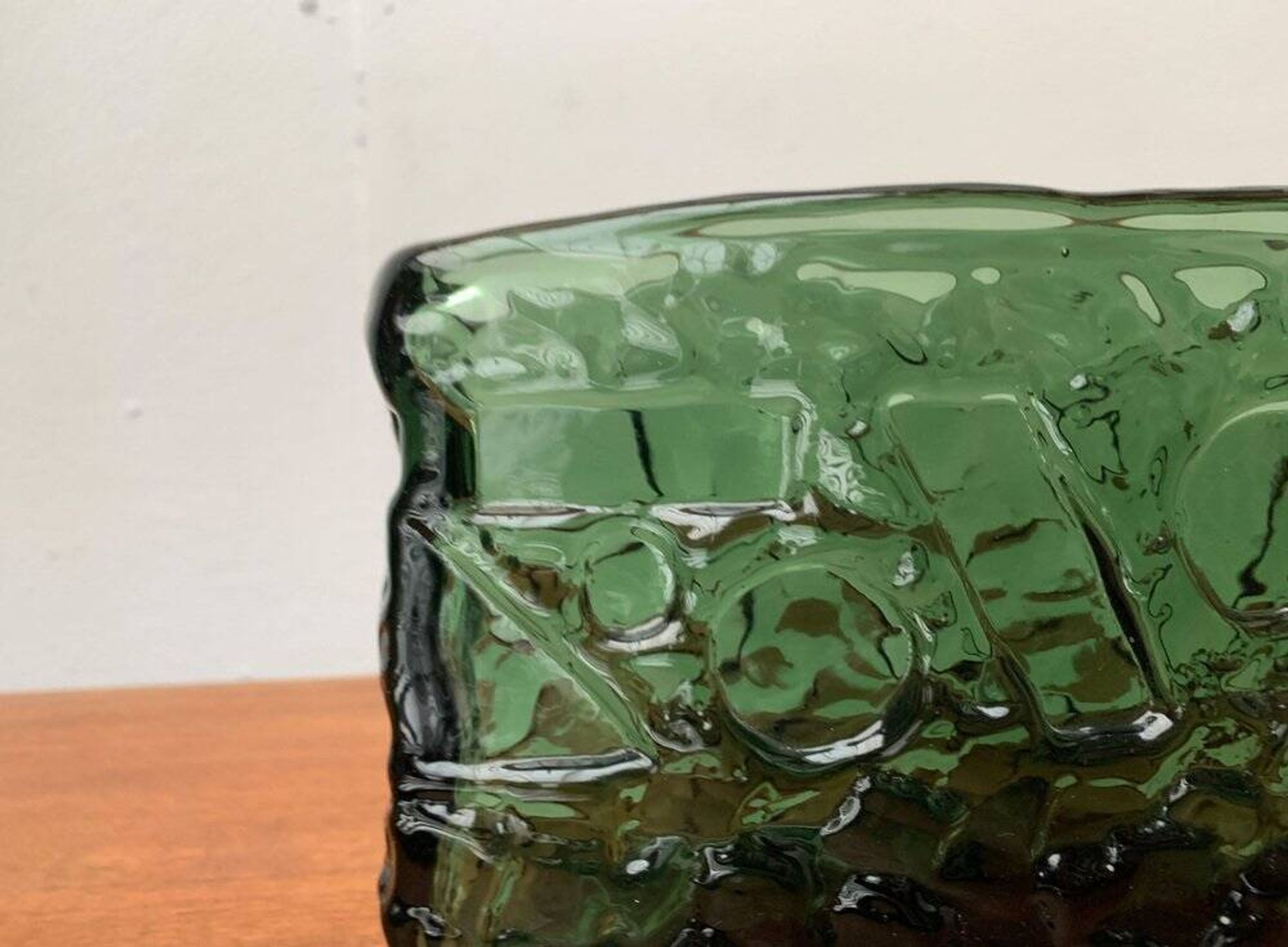 Swedish brutalist glass vase from the mid-century by Göte Augustsson for Ruda, 1960s.