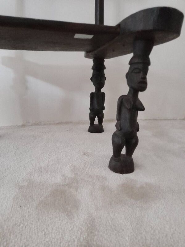 Chaise basse africaine en bois exotique