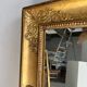 Miroir doré style Restauration à décor de palmettes étirées