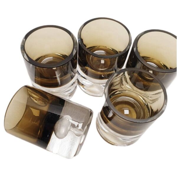 Lot de neuf verres à liqueur en verre fumé pierre schneider