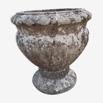 Medici planter in reconstructed stone