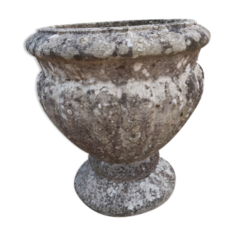 Medici planter in reconstructed stone