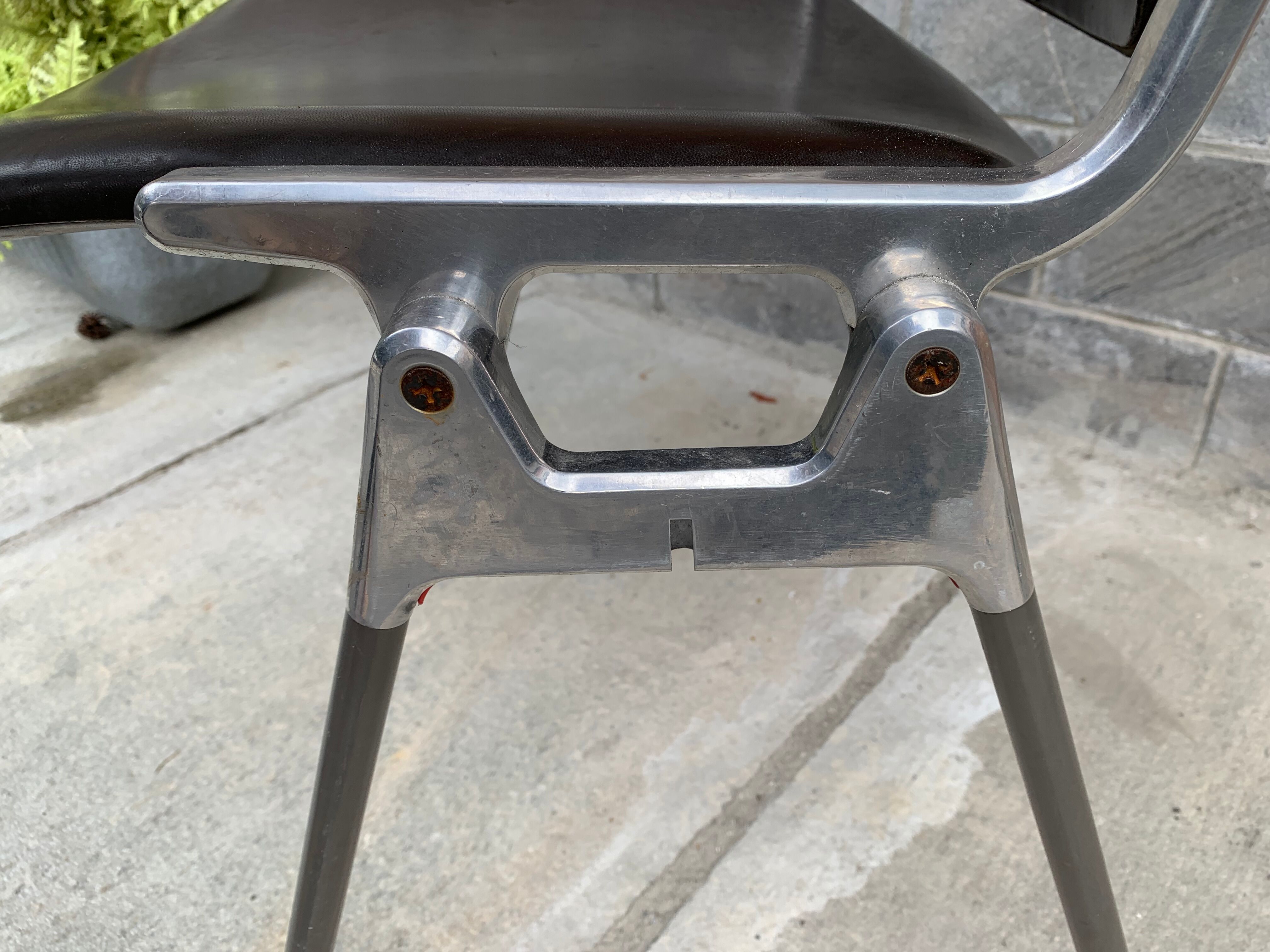 Pair of stackable chairs model dsc by Giancarlo Piretti, castelli years 1965