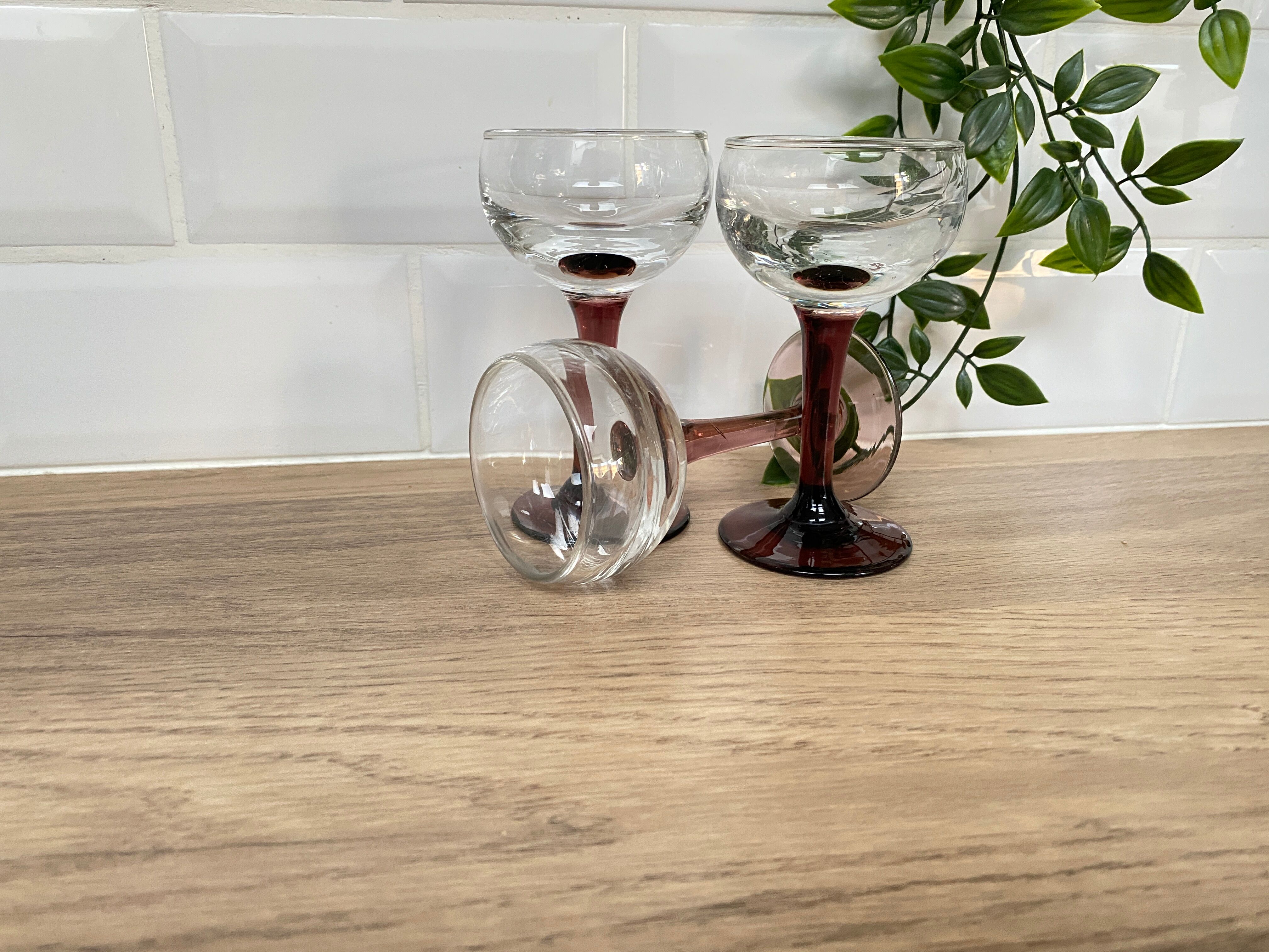 Set of 3 stemmed glasses