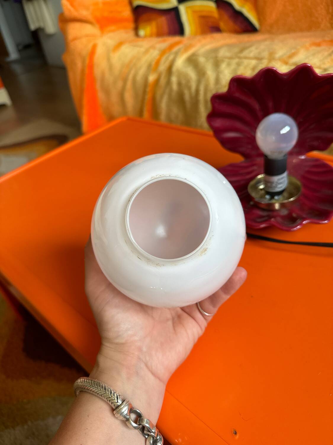 Burgundy ceramic shell lamp