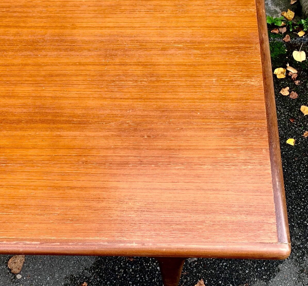 Extendable vintage scandinavian dining table