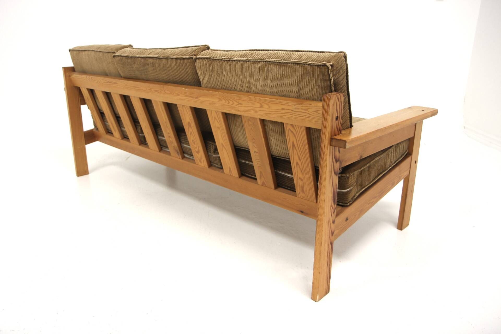 Scandinavian 3-seater sofa in pine and velvet, Sweden, 1970.
