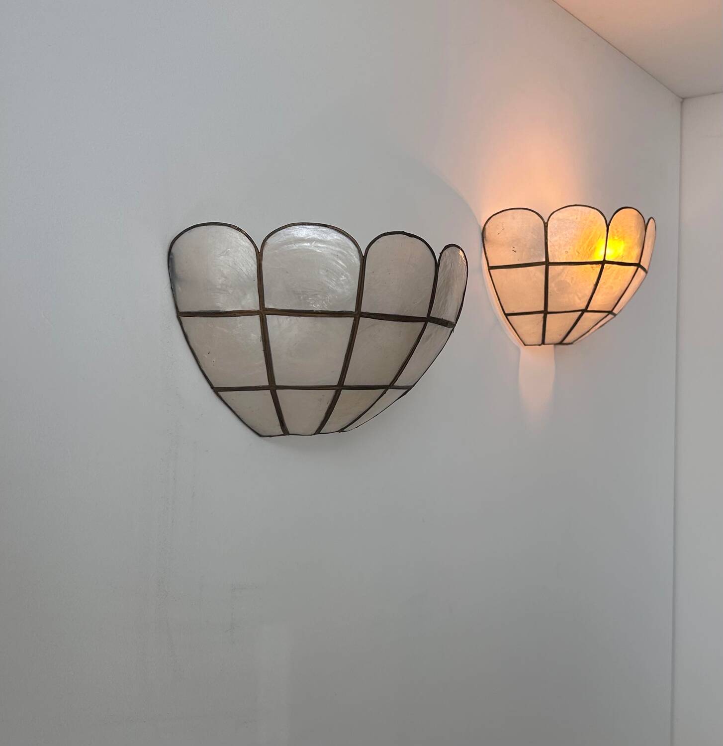 Paire d’applique vintage en nacre, France 1970